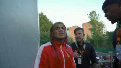 [crowd roaring] - Supervillain: The Making of Tekashi 6ix9ine