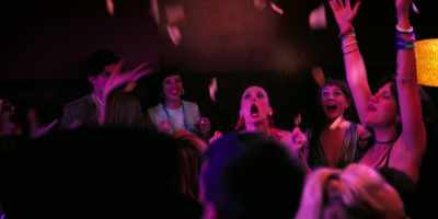 [crowd screaming] - Girlboss