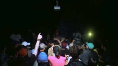 [crowd shouting] - Look At Me: XXXTENTACION