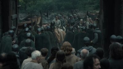[crowd shouting] - The Last Kingdom