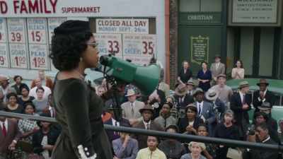 [crowd shouts in agreement] - Women of the Movement