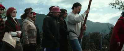 Crowds are reported
to be gathering on the roadside - Whina