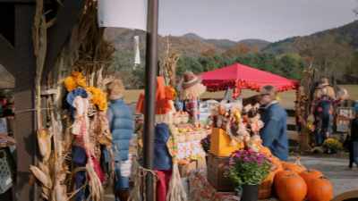 [CROWDS CHATTER, LAUGH] - Blue Ridge
