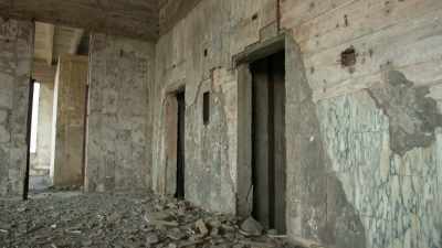  Crumbling walls, - Mysteries of the Abandoned