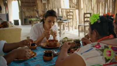[crunches] - Eva Longoria: Searching for Mexico