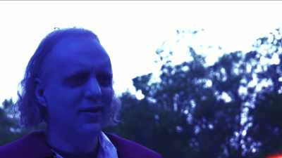 (crunching)
(water splashing) - Sharkula