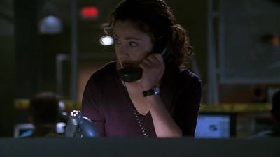 - CTU. Dessler.
- This is Kim. I need to speak to my father. - 24