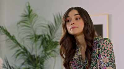 - Cum?
- Lucrez la asta. - Lease on Love
