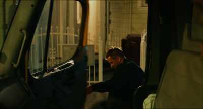 - Curfew, nigga. Shit.
- Good night, Collin. - Blindspotting