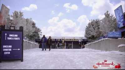 (curious music) - Christmas at Graceland: Home for the Holidays