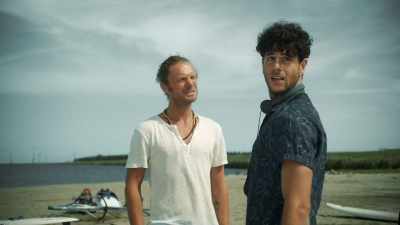- Curly...
- Thanks, man. - Just Friends