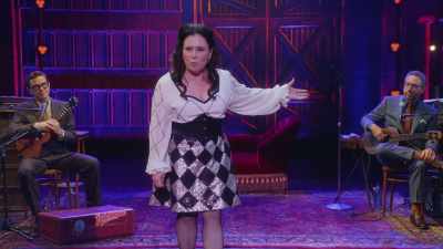 Curtea Supremă e formată din bărbați
care decid că ar trebui să facem un copil? - Alex Borstein: Corsets & Clown Suits