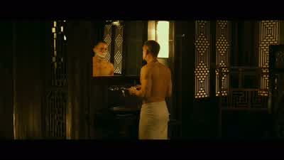 Cut-throat razor. - Skyfall