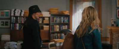 - Cute.
- Oh, my God. Look at those book covers. - Your Place or Mine
