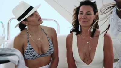 - Cynthia wants to go.
- All right. Here we go. - The Real Housewives Ultimate Girls Trip