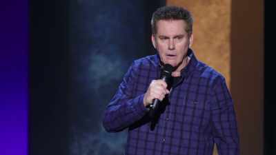 Dă-mi mingea." "Primesc un punct?" - Brian Regan: Nunchucks and Flamethrowers