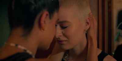 D Well, I said play it down
Play it out, baby d - Heartbreak High