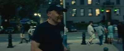 ♪ Dоwn оn thе соrnеr
Оut in thе strееt ♪ - The King of Staten Island