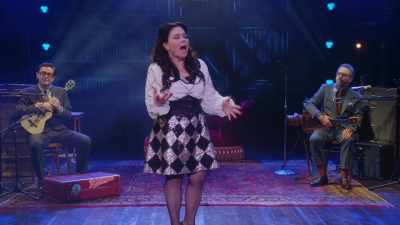 Da, aș vrea să v-o prezint pe Janette, - Alex Borstein: Corsets & Clown Suits