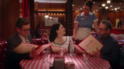 - Da, dar îți place?
- E în regulă. E doar pui. - Alex Borstein: Corsets & Clown Suits