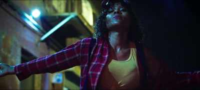 - Da.
- De cât timp... sunteţi împreună? - Bora