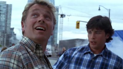- Dad, are you okay?
- Yeah. Yeah, I think so. - Smallville