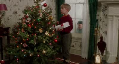 Dad can you come here and help meRemember that kid we saw the other dayHe lives hereIf the kid's here the parents got to beHe's home alone - Home Alone