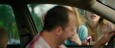 - Dad. (chuckles) Dad!
You can't leave. - Yoga Hosers
