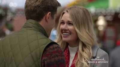 - Dad? He's here. Mom, look!
- Hey! - Return to Christmas Creek