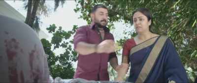 Dad!
–Chitra, don't. - Chekka Chivantha Vaanam