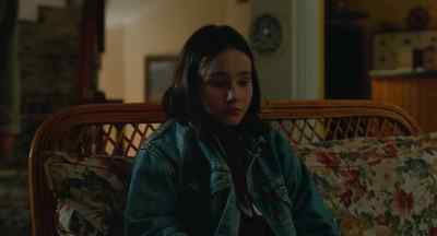 DAD: Someone's coming. - Aftersun
