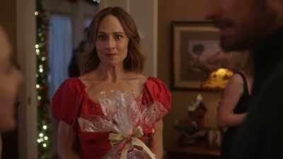 Dad, why don't you take the
fruitcake from her? - Our Holiday Story