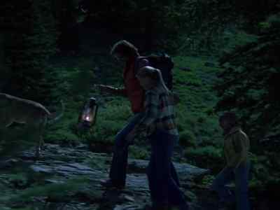 - Dad?
- Yeah. - Mountain Family Robinson