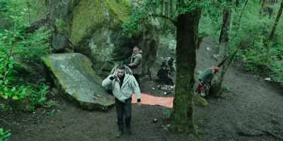 - Dad.
- You're not at the camp - Sayen