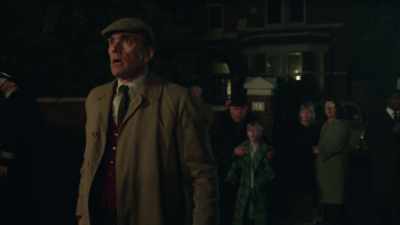 - Daddy!
- Be still! Stay with me. - The Romanoffs