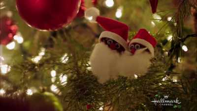 Daddy, come seethe ornaments we made. - Christmas Connection