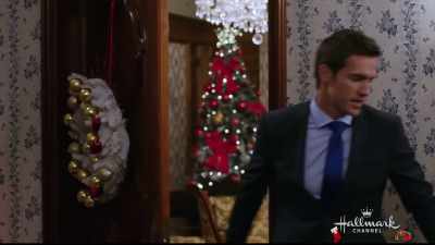 - Daddy.
- I'm sorry I missed dinner. - Christmas at the Palace