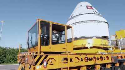 Dagen før Boeing skal opsende- - Space Titans: Musk, Bezos, Branson