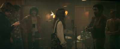Daisy, you are gonna
go right here, - Daisy Jones & the Six