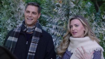 Daisy, you said that somebody
did something nice for you - Deck the Halls on Cherry Lane