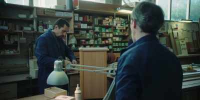 Damián?
Can I see you in my office? - Staring at Strangers
