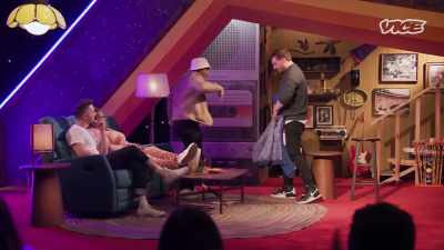 - Damn.
- He just took a shower - Super Maximum Retro Show