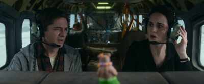 - Damn it, come on. Hello?
- Hello... - Flight Risk