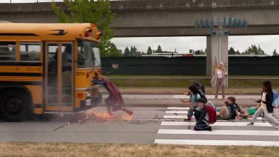 Damn it. The brakes. - Supergirl