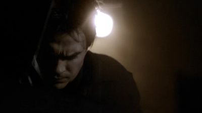 Damon! Hey, I got your message,
I can't find anyone. - The Vampire Diaries