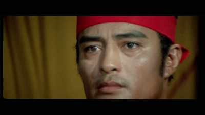 'Dan begins to tap an insistent,
nagging melody using the kali, - The Final Game of Death