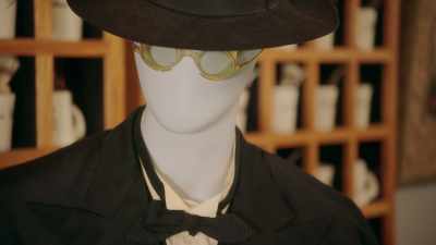 DAN: From a billowing cape
to a secret sword, - Prop Culture