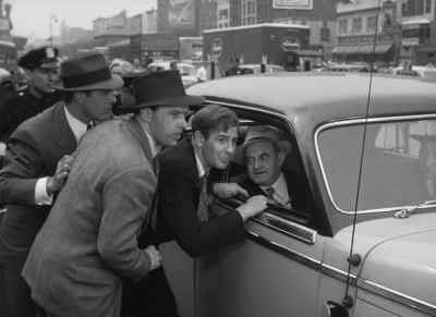 - Dan, Garzah's the guy.
- I know. I know. Where is he? - The Naked City