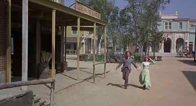 Dan, get off the street,
in the office. - Death of a Gunfighter