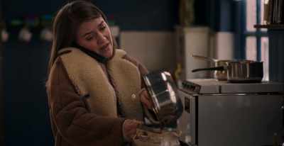 [Dan]  I'll be there
 in ten minutes. - Surviving Christmas with the Relatives